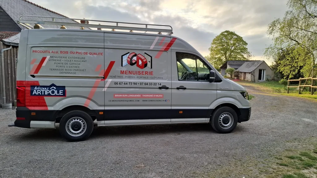 Camion de l'entreprise CD menuiserie, menuisier à Erdre-en-Anjou